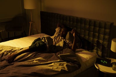 Pessoa virando na cama